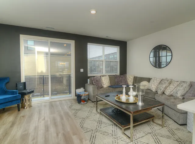 $549,000 | 2202 Venture Drive, Schaumburg, IL 60173