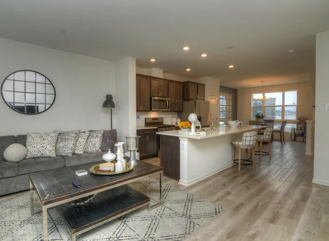 $549,000 | 2202 Venture Drive, Schaumburg, IL 60173