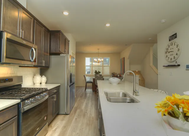 $549,000 | 2202 Venture Drive, Schaumburg, IL 60173