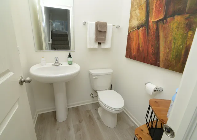 $549,000 | 2202 Venture Drive, Schaumburg, IL 60173