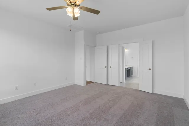 a view of empty room with window