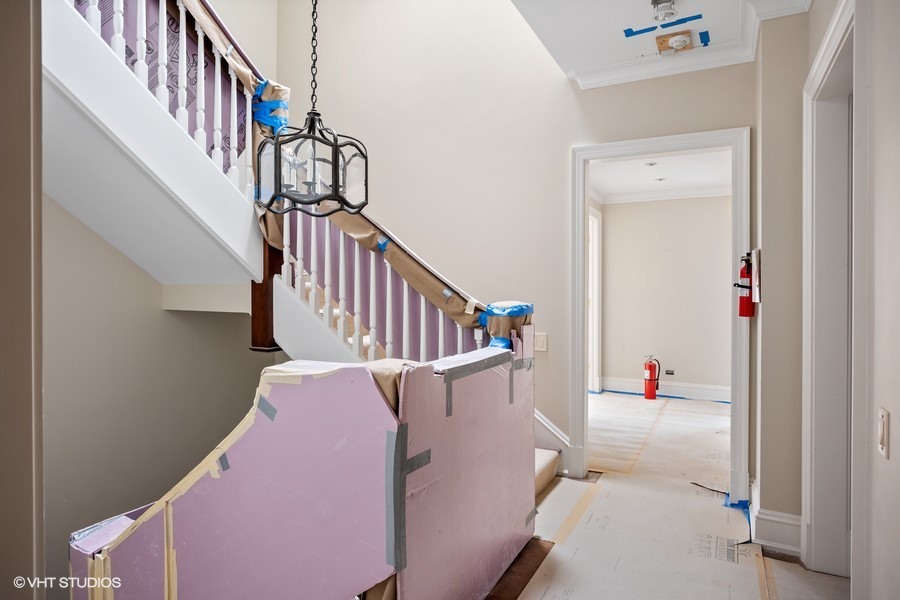 889 Sheridan Road Winnetka, IL 60093 - Photo 12 of 37 a view of entryway and workspace