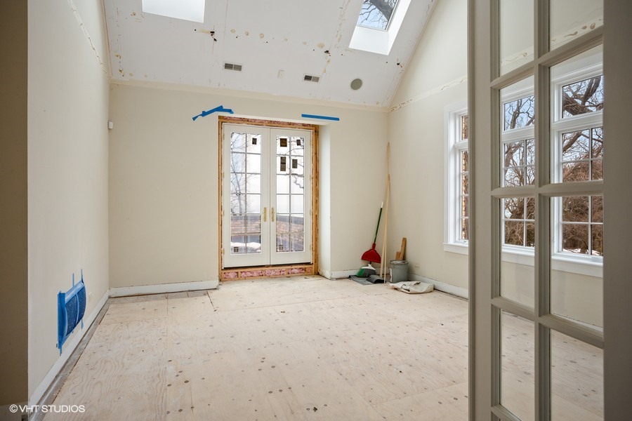 889 Sheridan Road Winnetka, IL 60093 - Photo 15 of 37 a view of an empty room