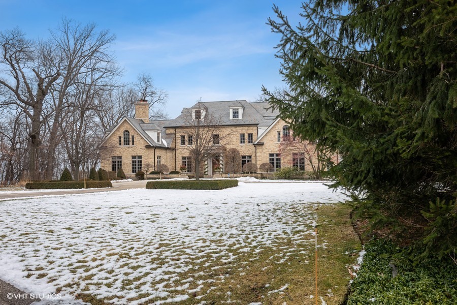 889 Sheridan Road Winnetka, IL 60093 - Photo 22 of 37 a front view of a house with a yard
