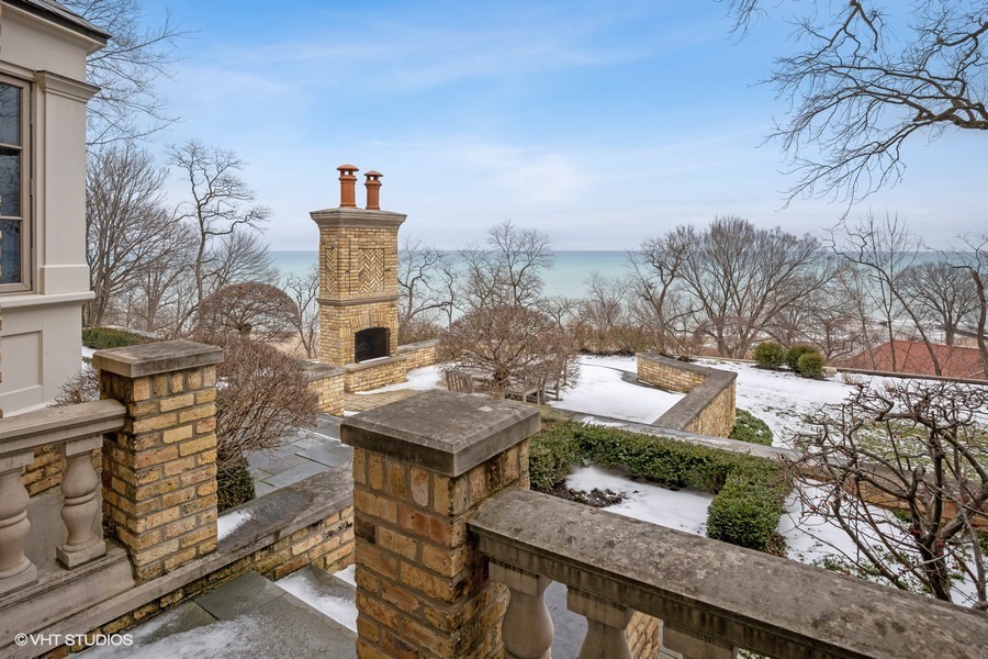 889 Sheridan Road Winnetka, IL 60093 - Photo 27 of 37 a front view of a house with garden