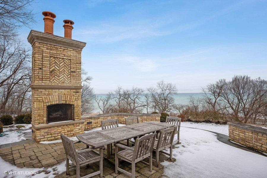889 Sheridan Road Winnetka, IL 60093 - Photo 30 of 37 a view of a dinning table and chairs in the patio