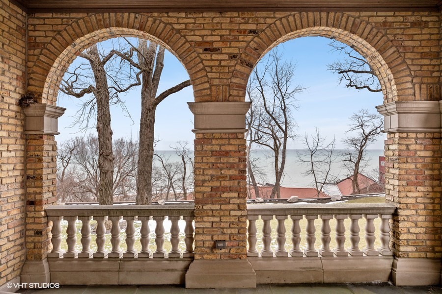 889 Sheridan Road Winnetka, IL 60093 - Photo 32 of 37 a view of entryway
