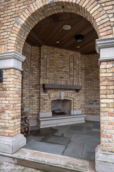 889 Sheridan Road Winnetka, IL 60093 - Photo 33 of 37 a view of fireplace and window