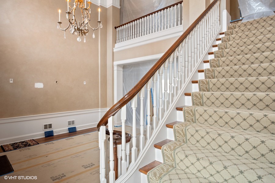 889 Sheridan Road Winnetka, IL 60093 - Photo 5 of 37 a view of entryway