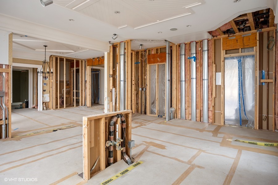 889 Sheridan Road Winnetka, IL 60093 - Photo 8 of 37 a view of a balcony with furniture and floor to ceiling window