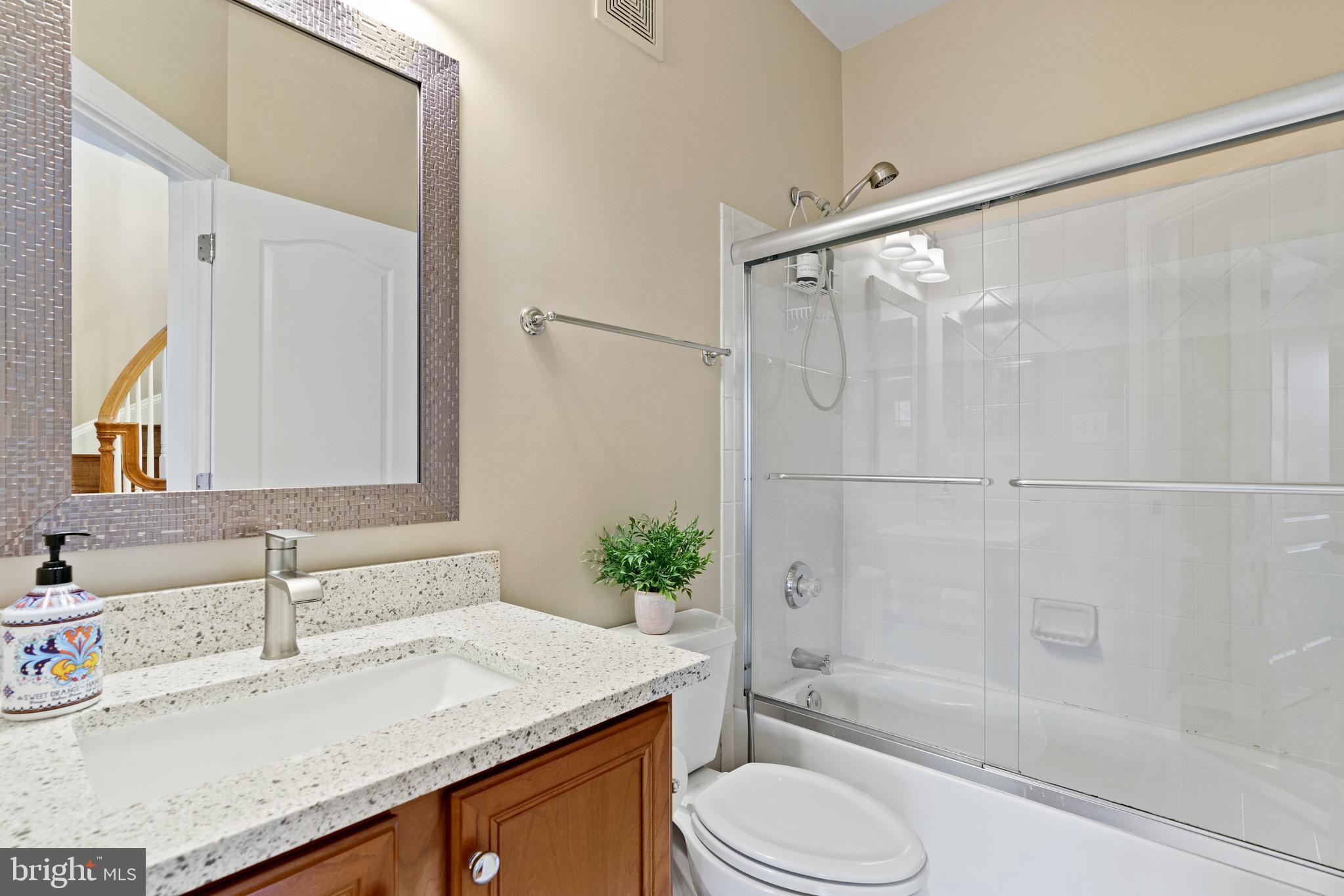 7429 Seneca Ridge Drive McLean, VA 22102 - Photo 31 of 48 Third floor bathroom
