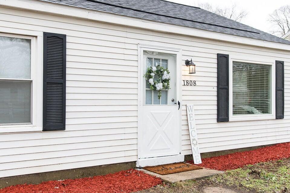1808 Nazareth Road Kalamazoo, MI 49048 - Photo 2 of 18 N2
