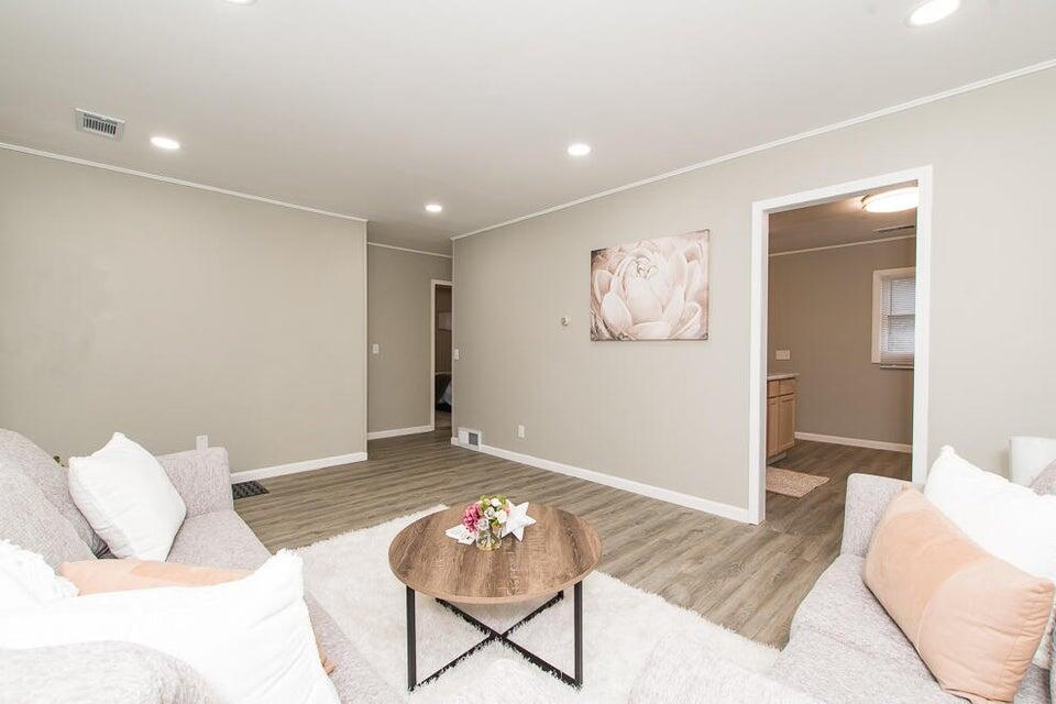 1808 Nazareth Road Kalamazoo, MI 49048 - Photo 5 of 18 N5
