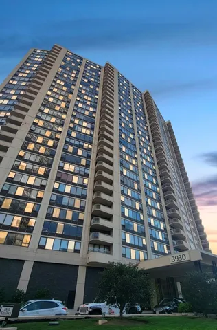 $209,950 | 3930 North Pine Grove Avenue, Unit 2313, Chicago, IL 60613