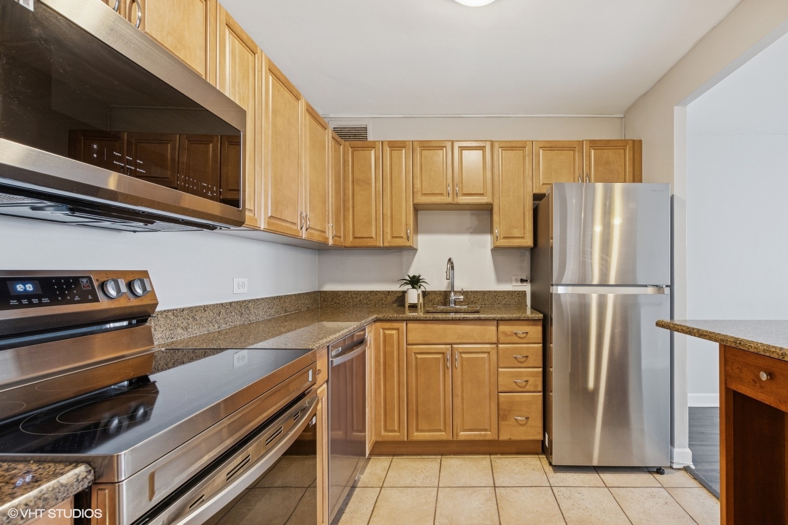 3930 North Pine Grove Avenue, Unit 2313 Chicago, IL 60613 - Photo 7 of 26