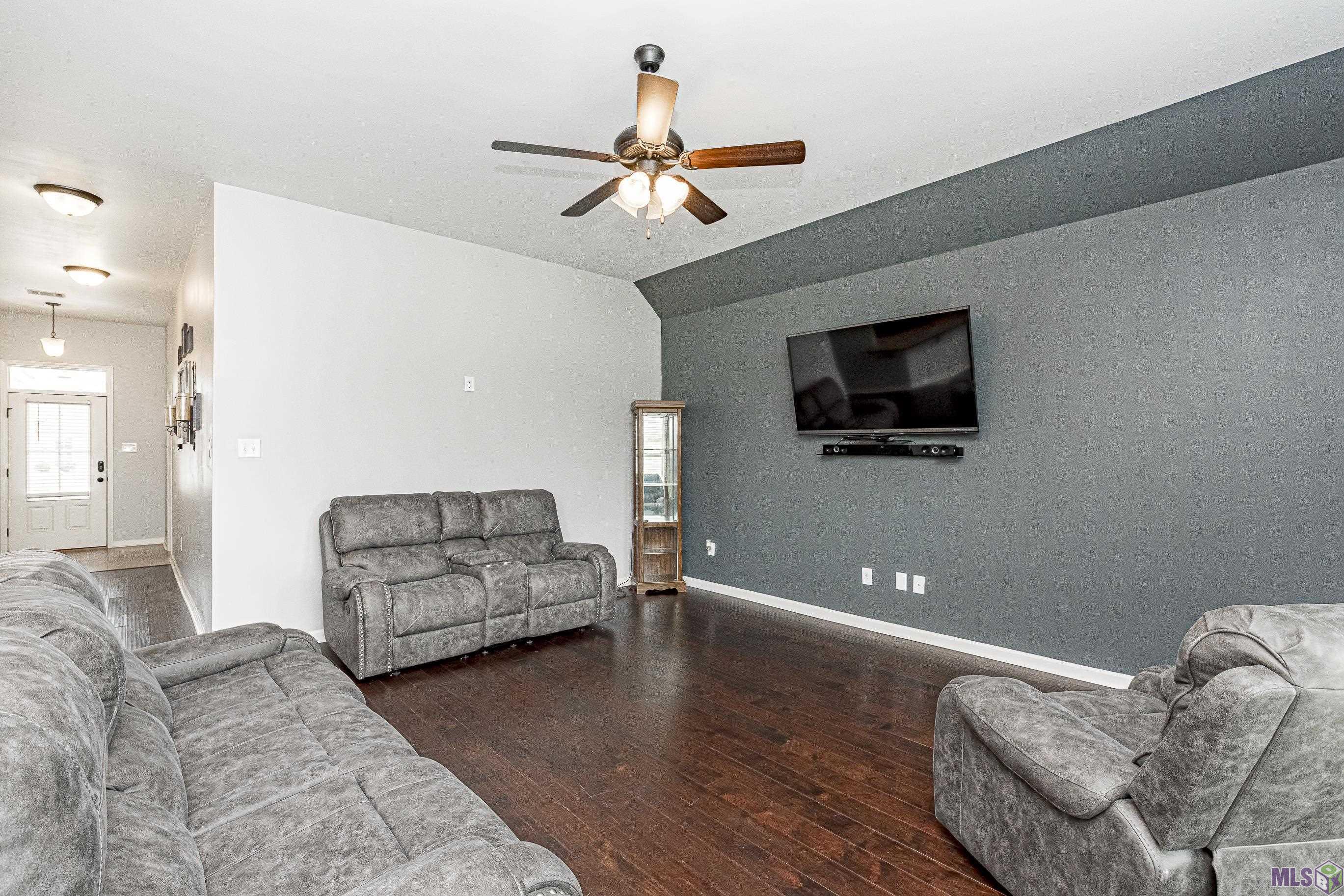 8751 Hackberry Ridge Avenue Zachary, LA 70791 - Photo 3 of 19