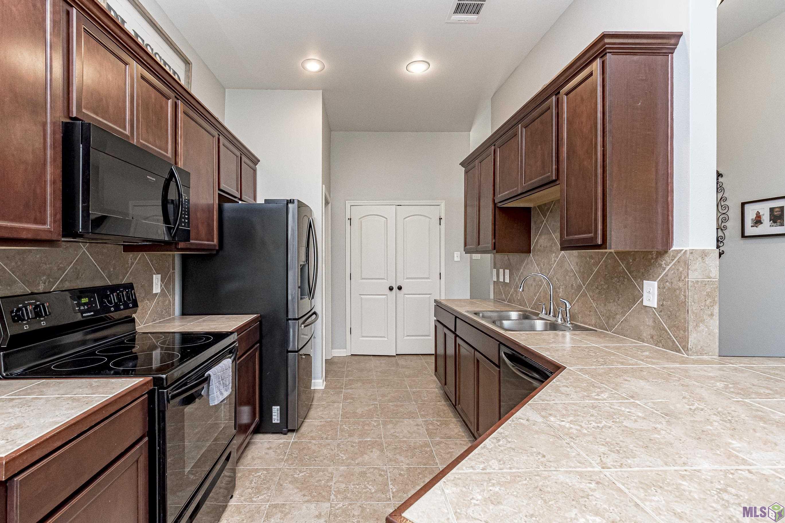 8751 Hackberry Ridge Avenue Zachary, LA 70791 - Photo 6 of 19