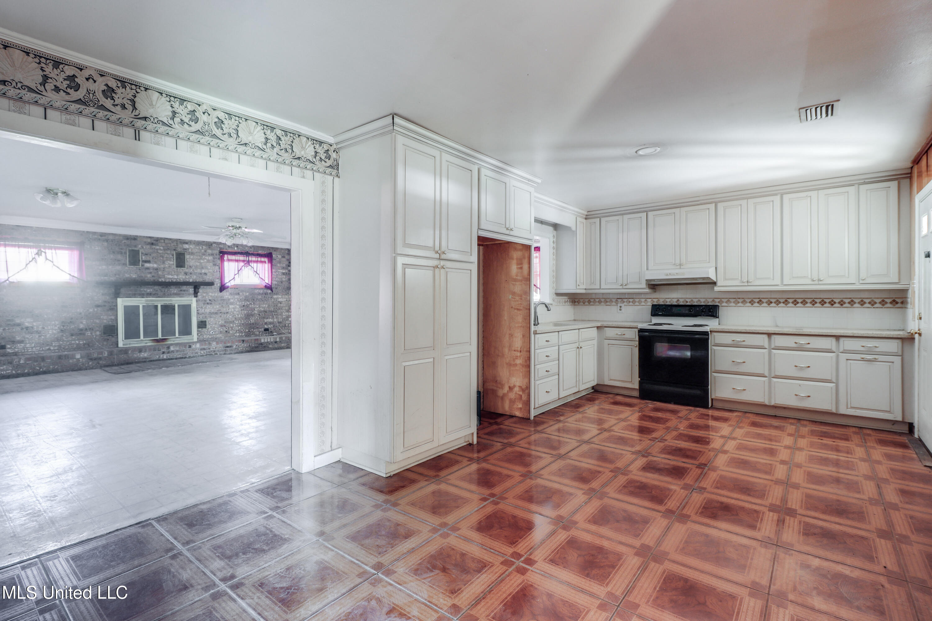 3300 Macphelah Road Pascagoula, MS 39567 - Photo 6 of 20 Photo Dec 10 2025, 3300 Macphelah 18