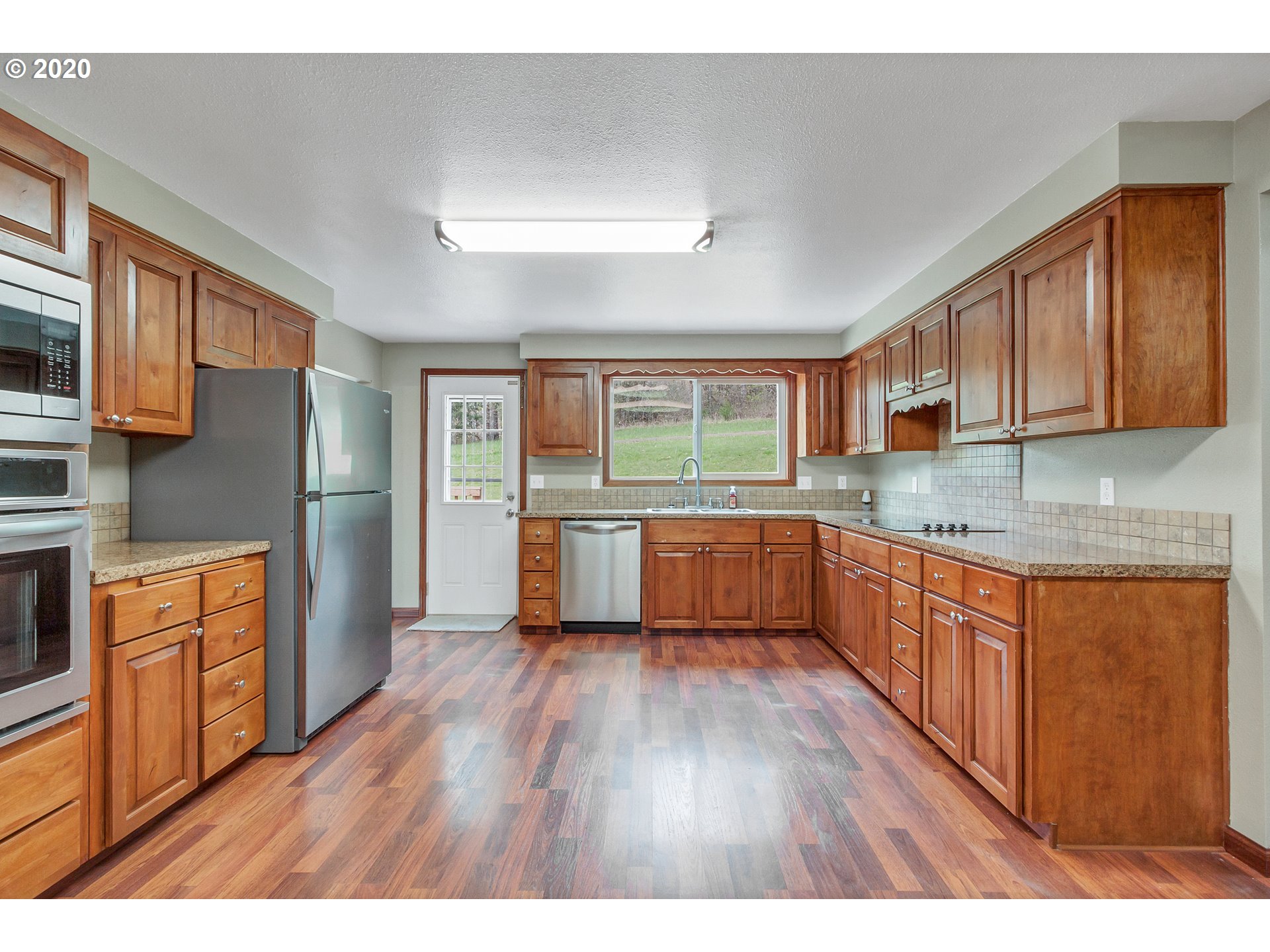 17665 Oakdale Road Dallas, OR 97338 - Photo 2 of 32