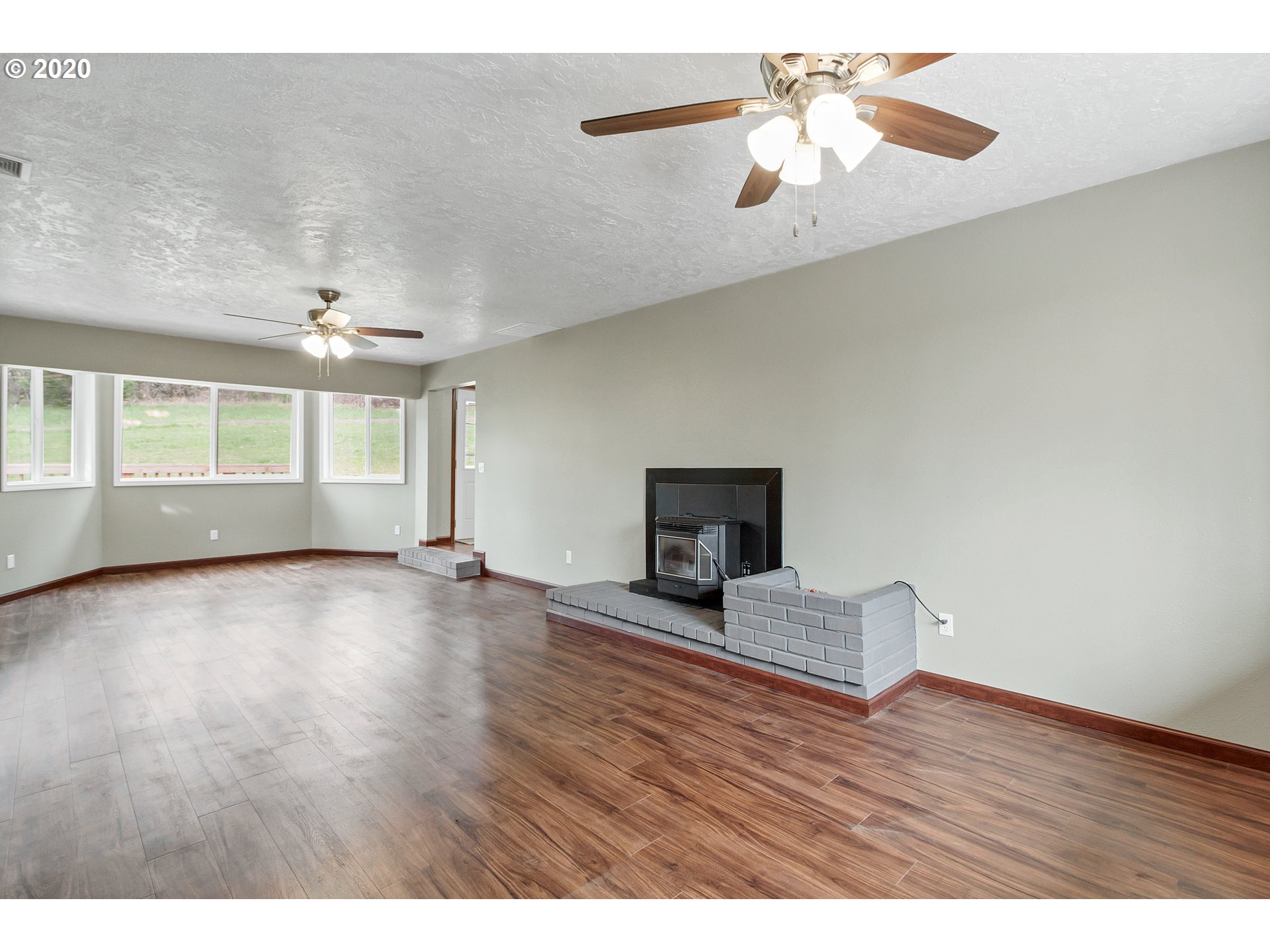 17665 Oakdale Road Dallas, OR 97338 - Photo 11 of 32