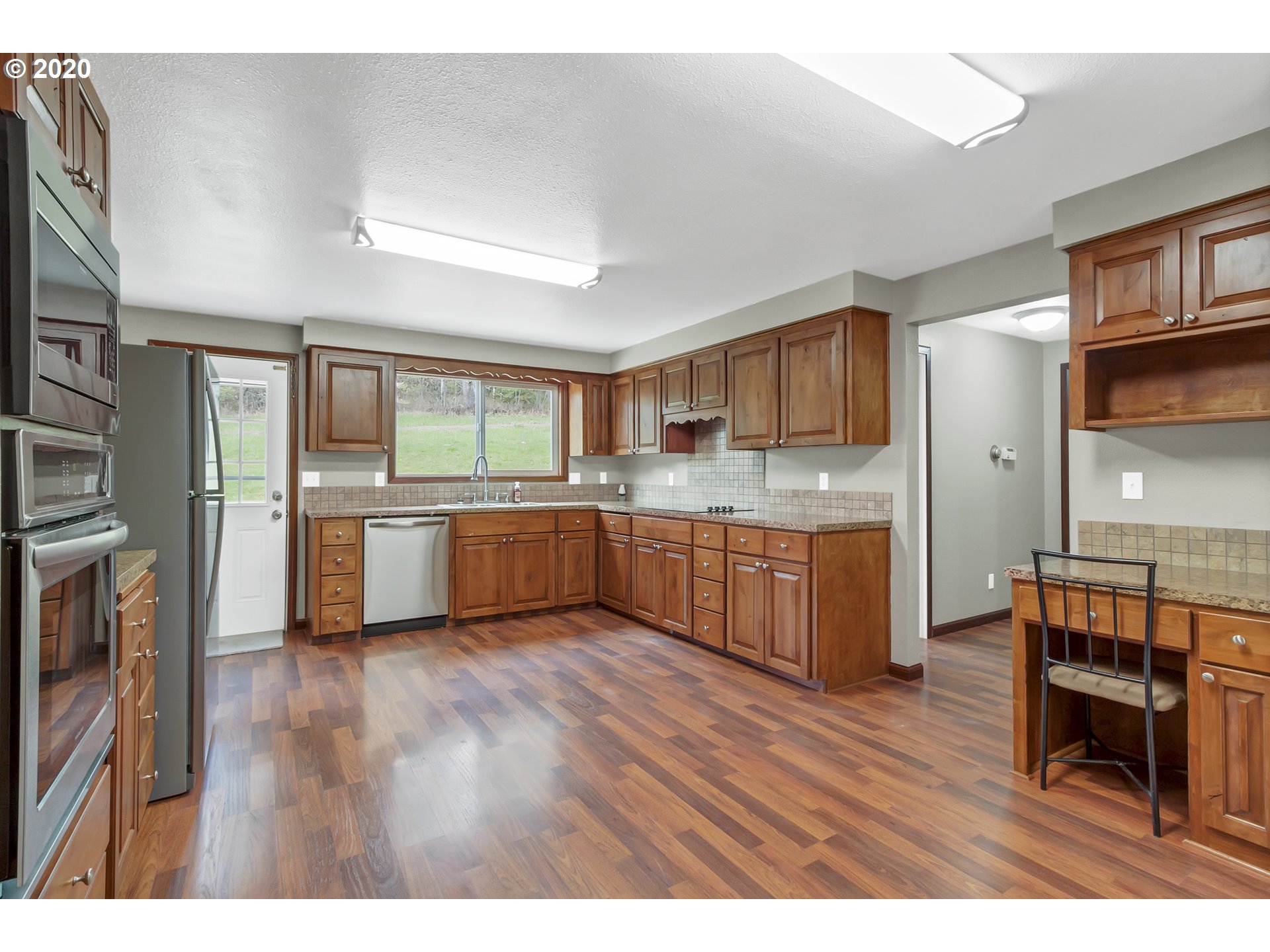 17665 Oakdale Road Dallas, OR 97338 - Photo 3 of 32