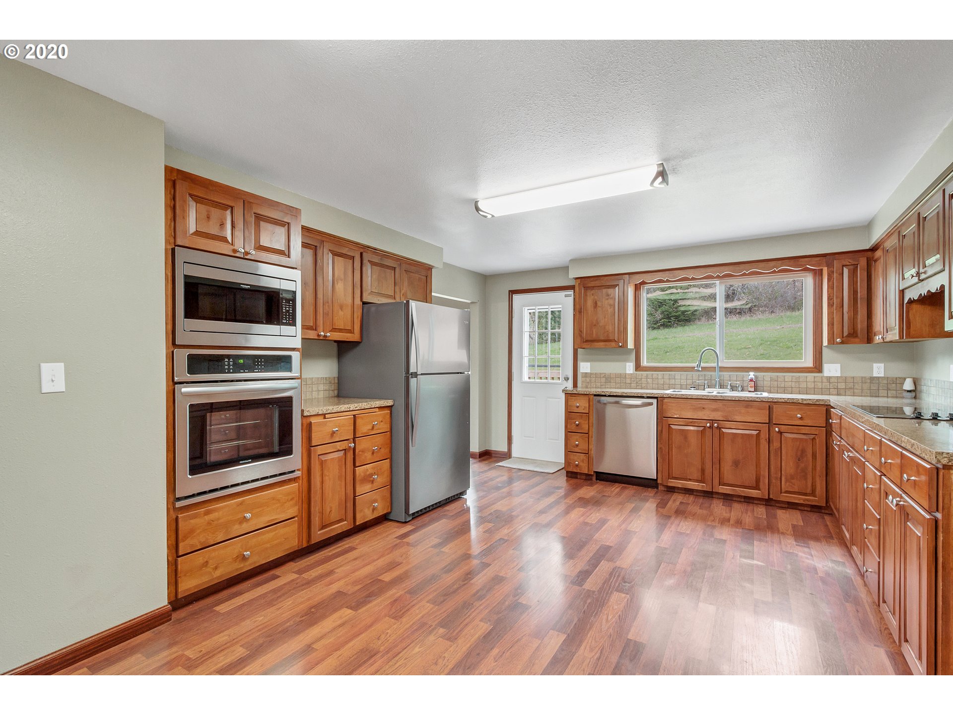 17665 Oakdale Road Dallas, OR 97338 - Photo 4 of 32