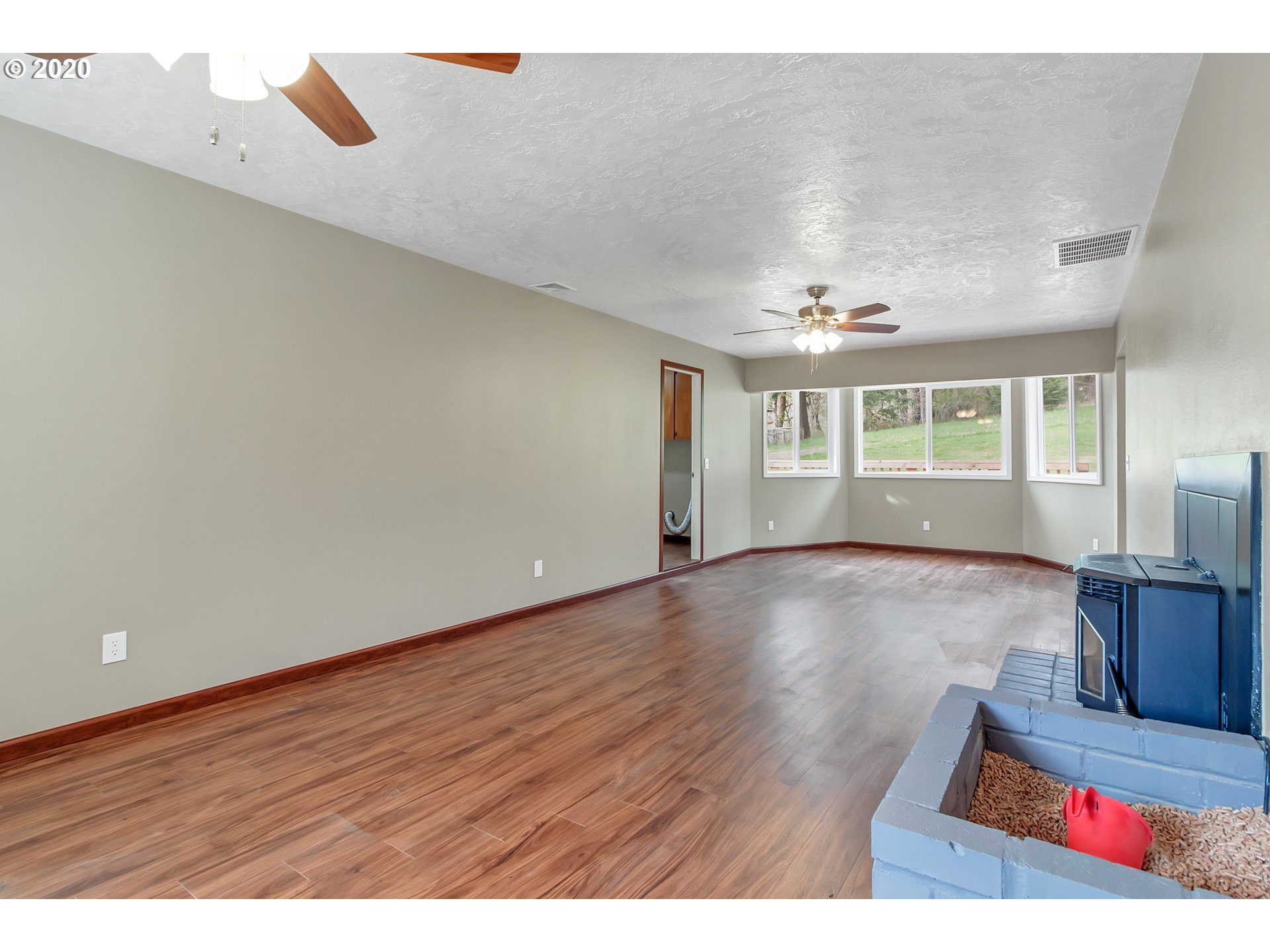 17665 Oakdale Road Dallas, OR 97338 - Photo 6 of 32