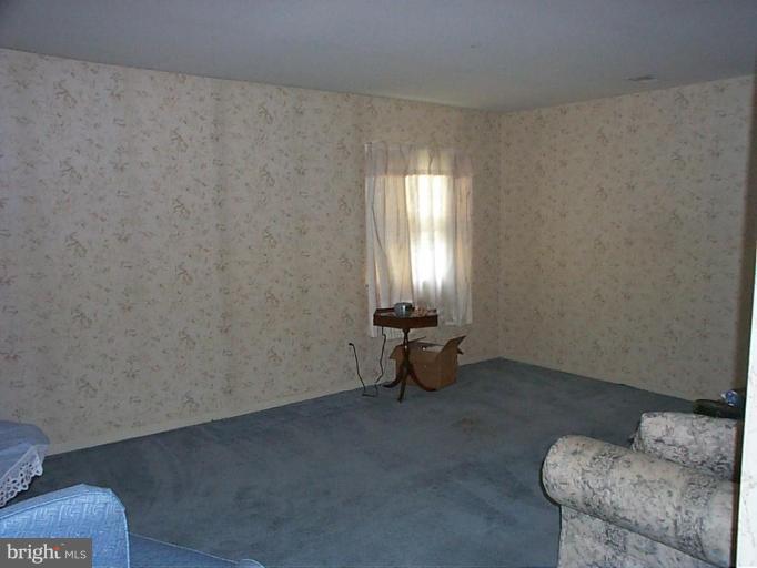 114 Kennedy Road Sterling, VA 20164 - Photo 3 of 7 Living Room