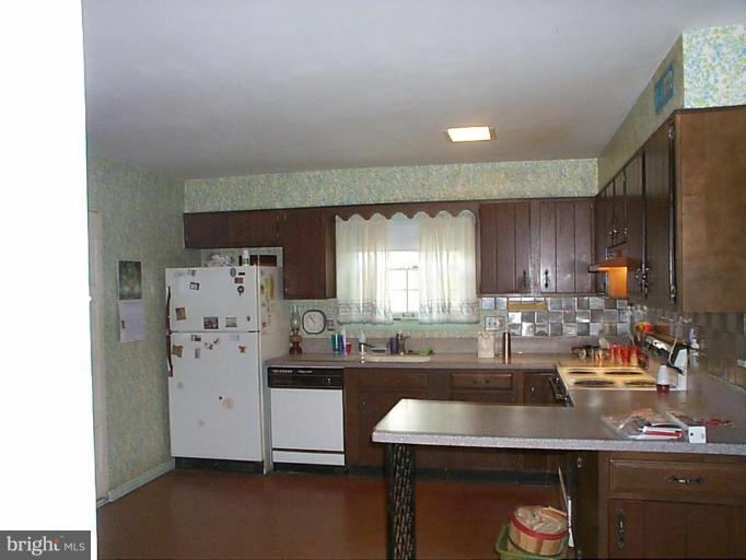 114 Kennedy Road Sterling, VA 20164 - Photo 7 of 7 Kitchen