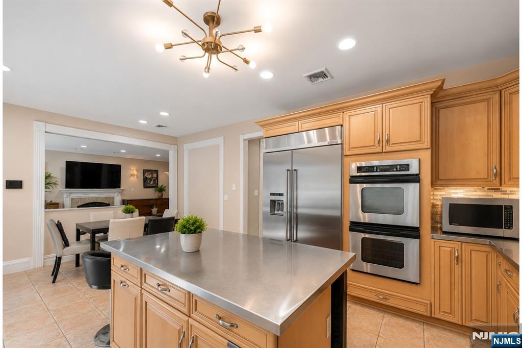1152 Cumbermeade Road Fort Lee, NJ 07024 - Photo 17 of 42