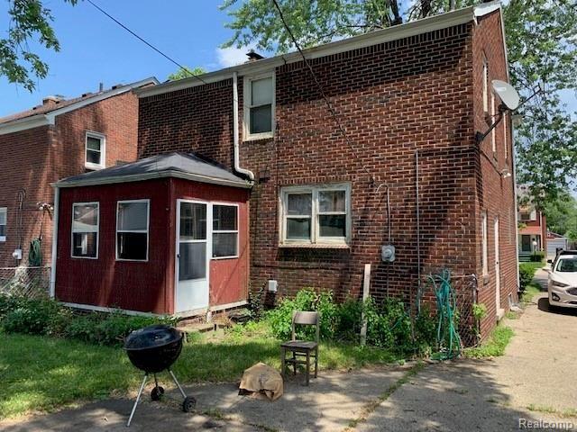 17319 Huntington Road Detroit, MI 48219 - Photo 4 of 7 IMG_4832.jpg