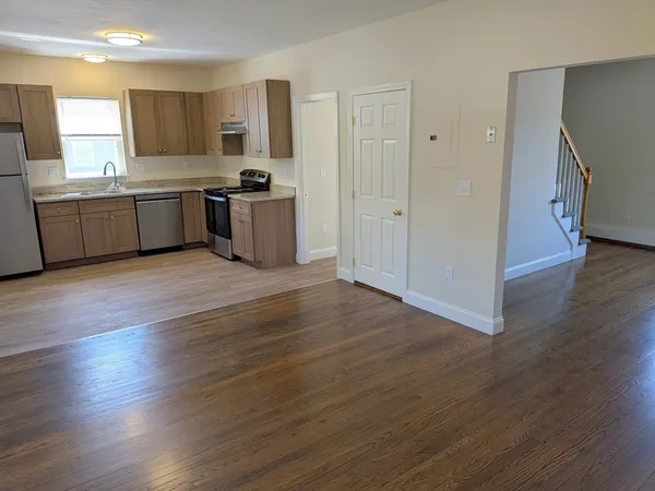 $2,300 | 146 Pine Street, Unit 4, Attleboro, MA 02703