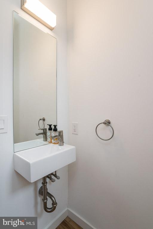 1705 Wharton Street Philadelphia, PA 19146 - Photo 12 of 37 1st Floor 1/2 Bath