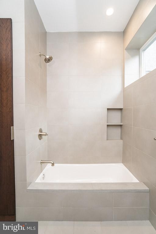 1705 Wharton Street Philadelphia, PA 19146 - Photo 16 of 37 Hall Bath 2nd Floor - W/ Tub
