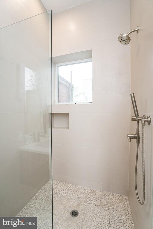1705 Wharton Street Philadelphia, PA 19146 - Photo 19 of 37 Front Bedroom 2nd Floor Shower