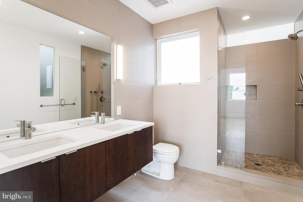 1705 Wharton Street Philadelphia, PA 19146 - Photo 28 of 37 Master Bath