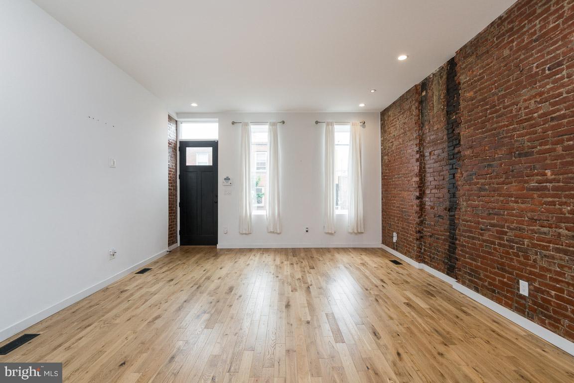 1705 Wharton Street Philadelphia, PA 19146 - Photo 4 of 37 Living Room 1