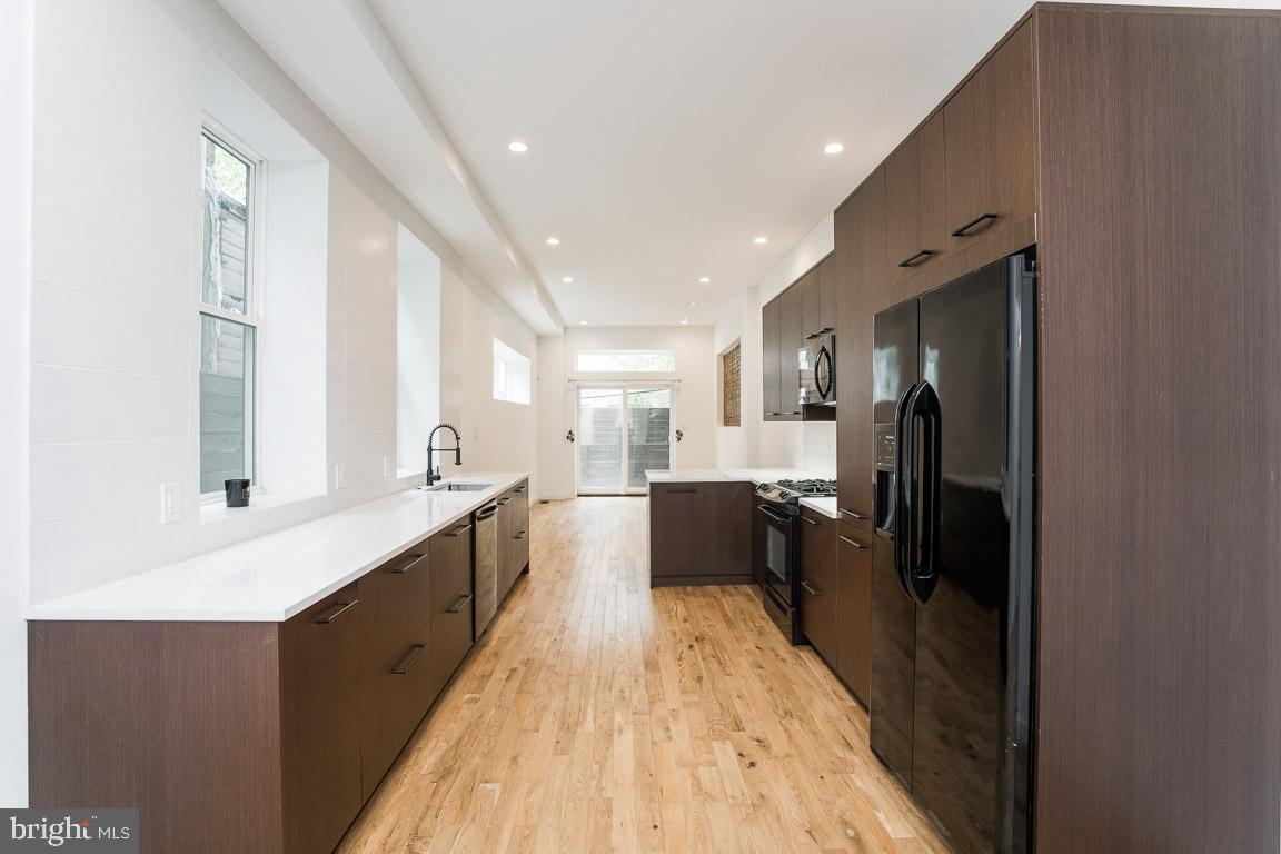 1705 Wharton Street Philadelphia, PA 19146 - Photo 5 of 37 Kitchen 5