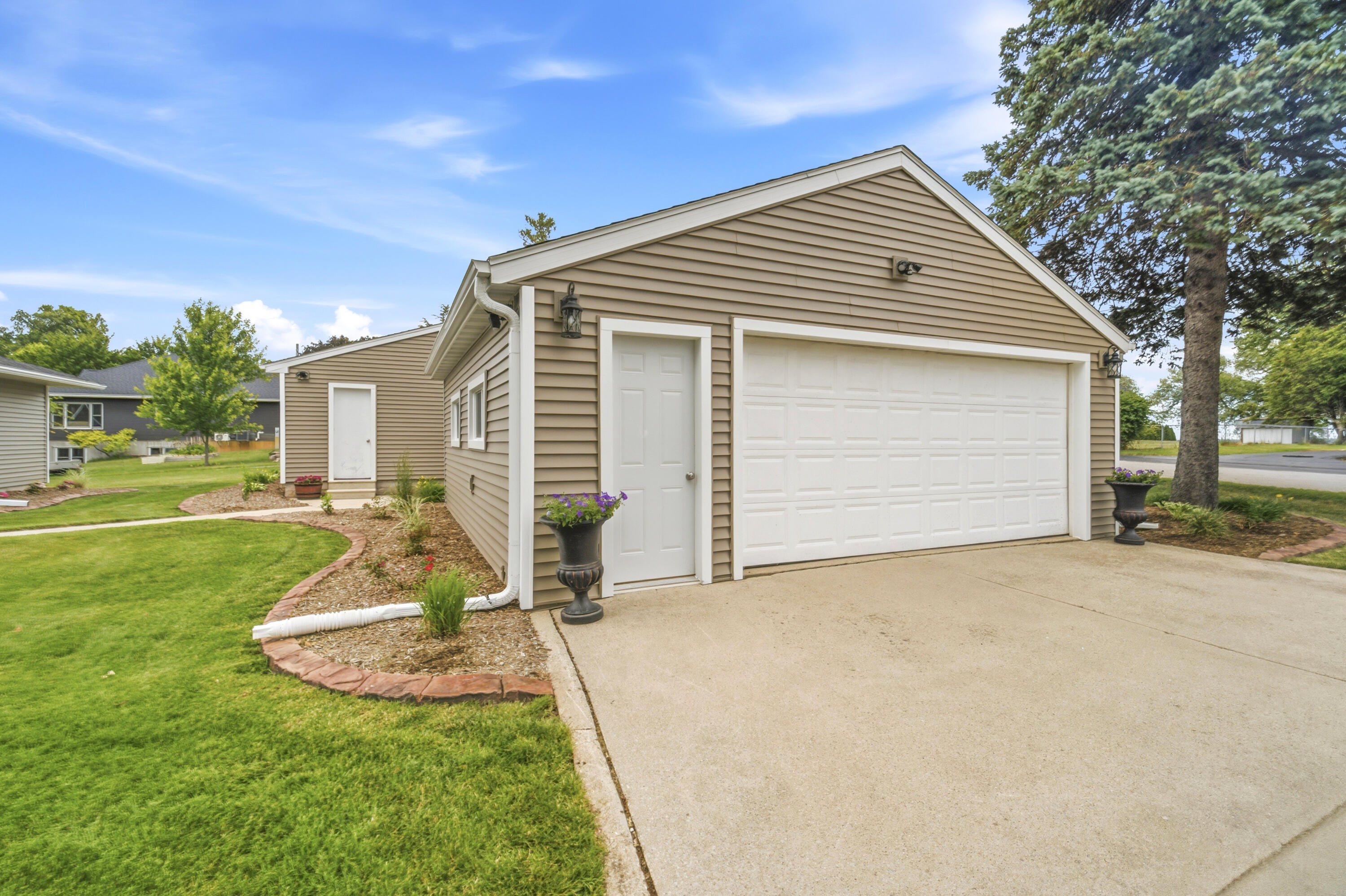 6121 Black Wolf Point Road Black Wolf, WI 54902 - Photo 68 of 85 Driveway view of Garages