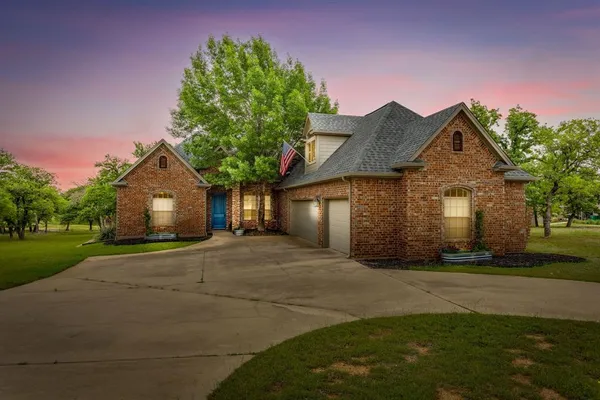 $520,000 | 143 Sugartree Circle, Lipan, TX 76462