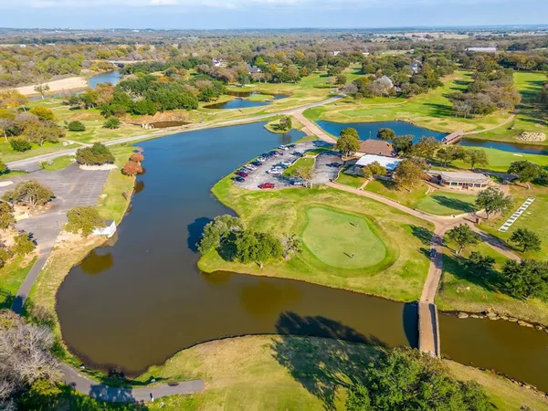 $520,000 | 143 Sugartree Circle, Lipan, TX 76462