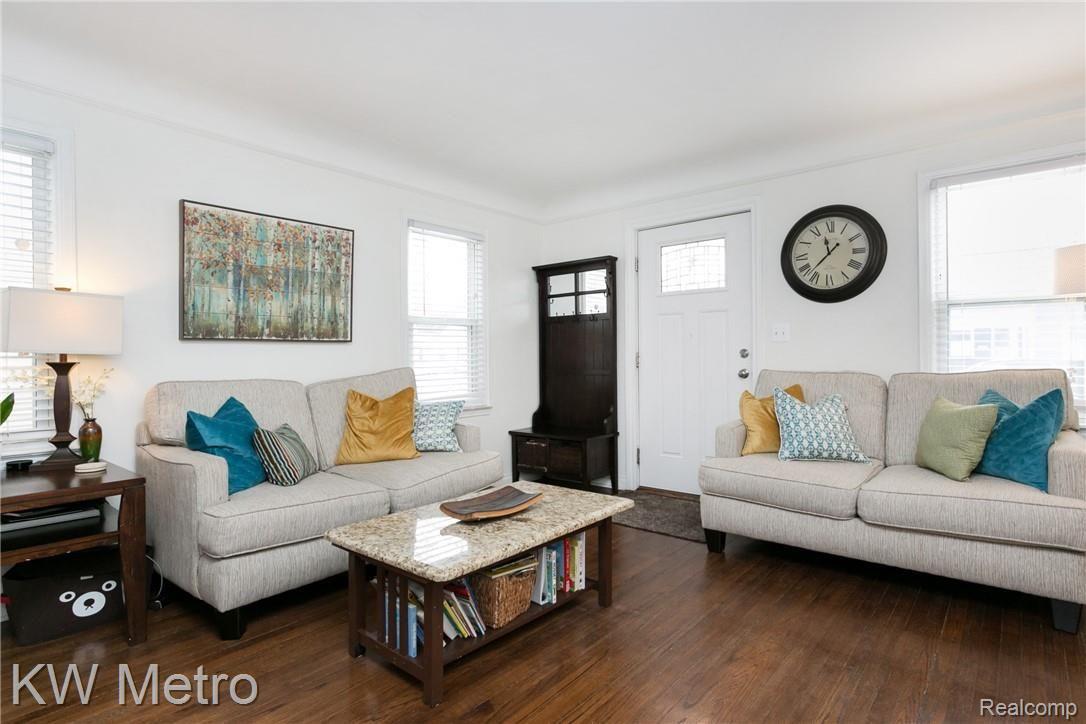 866 Columbia Road Berkley, MI 48072 - Photo 3 of 33 Columbia-3.jpg
