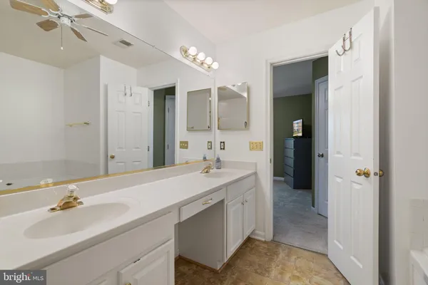 $565,000 | 6815 General Lafayette Way, Gainesville, VA 20155