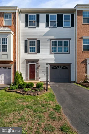 $565,000 | 6815 General Lafayette Way, Gainesville, VA 20155