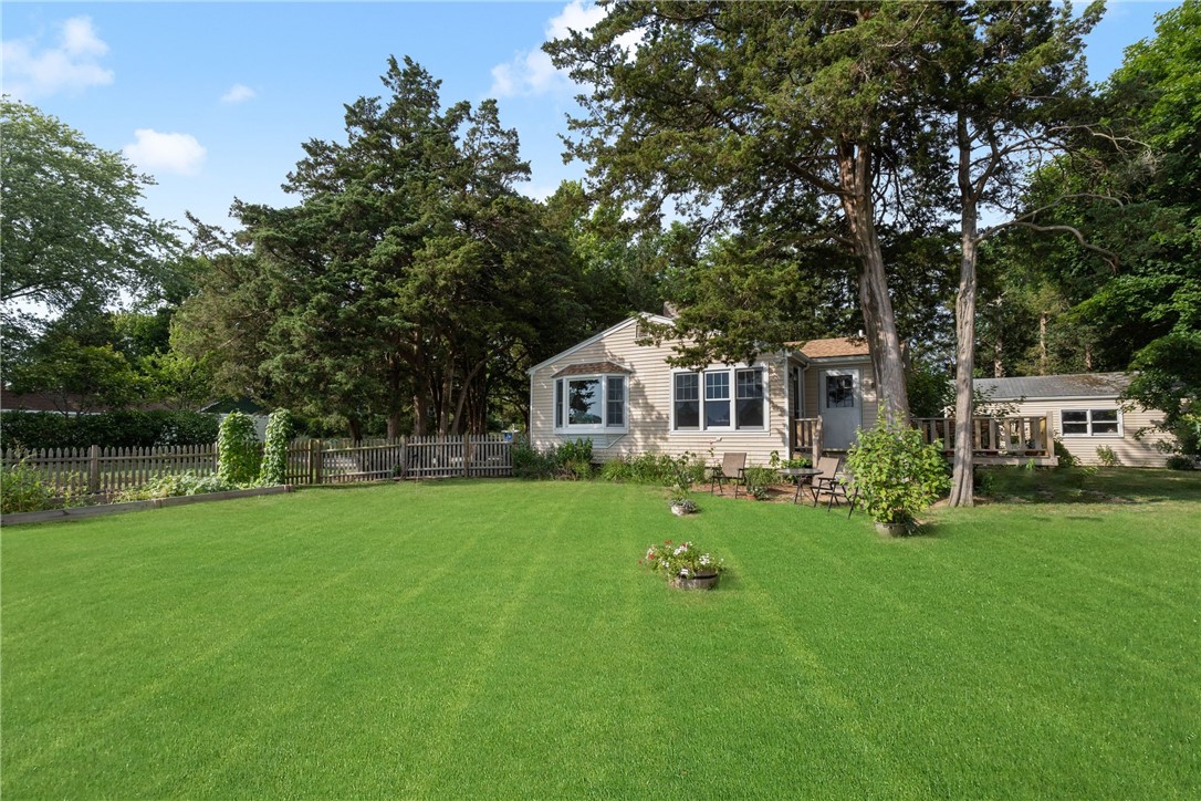 18 Virginia Road Barrington, RI 02806 - Photo 3 of 27