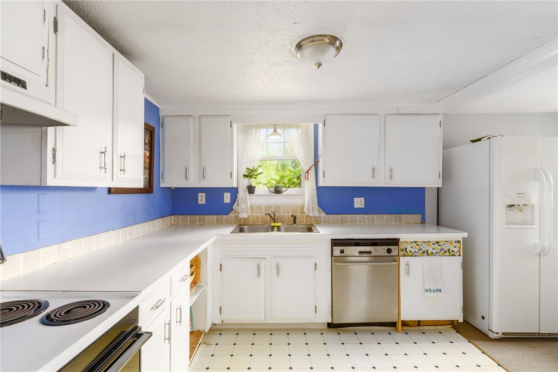 18 Virginia Road Barrington, RI 02806 - Photo 10 of 27