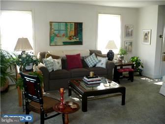 522 Cumberland Road Havertown, PA 19083 - Photo 2 of 10 Living Room