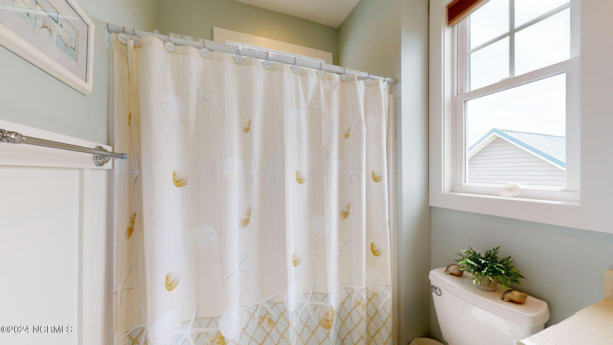 202 Cedar Lane Atlantic Beach, NC 28512 - Photo 15 of 55 Third Floor Shower/wTub