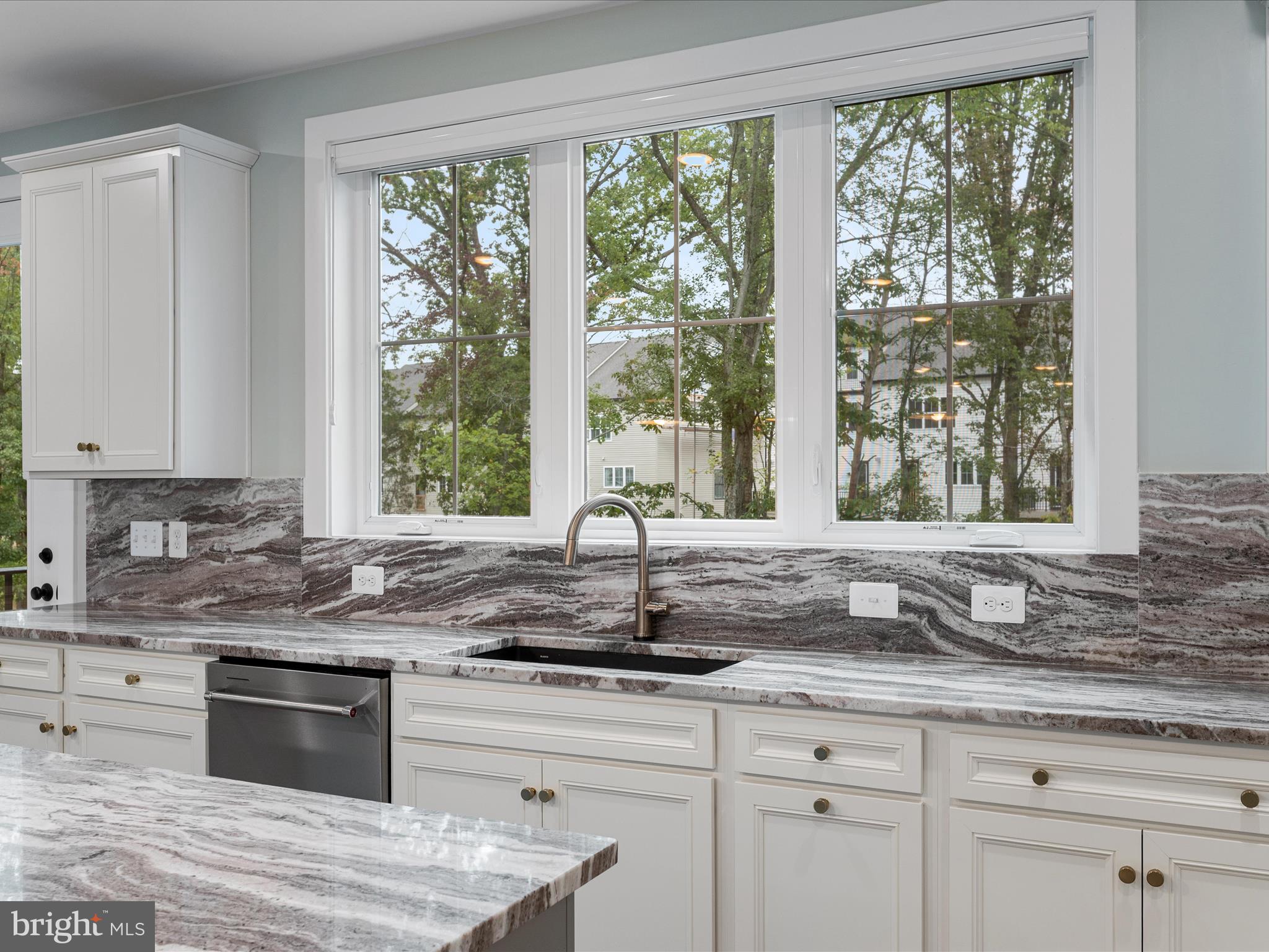 22976 Copper Tree Terrace Ashburn, VA 20148 - Photo 19 of 60 Kitchen