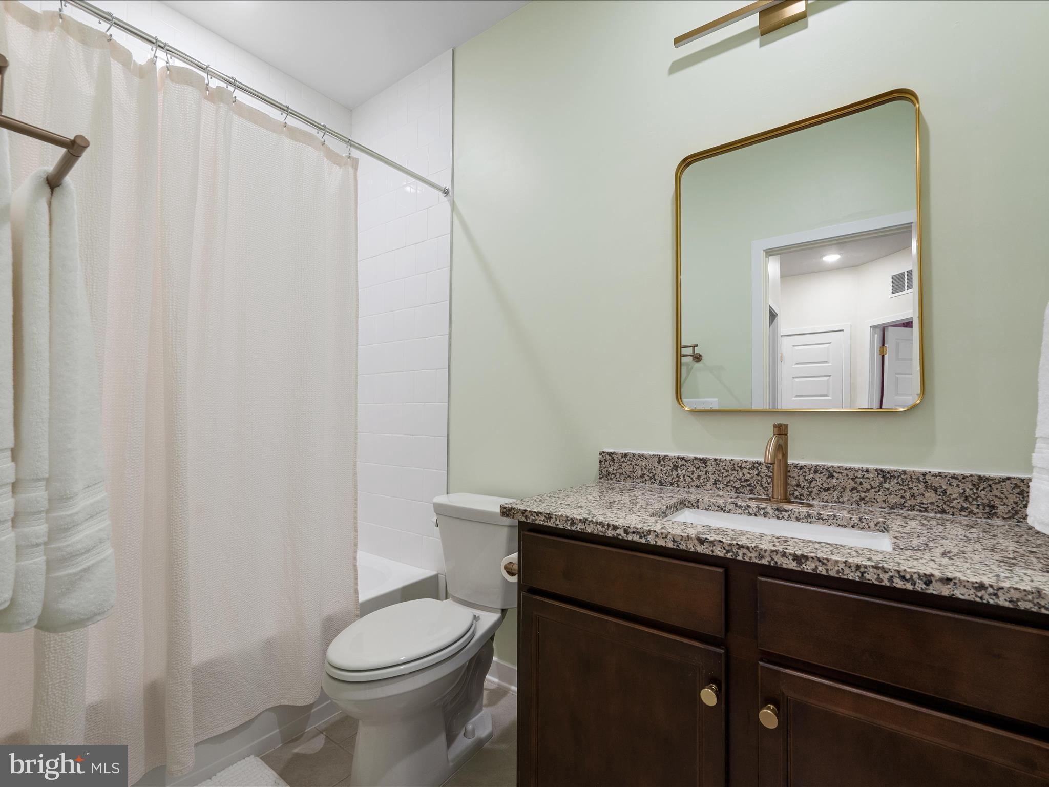 22976 Copper Tree Terrace Ashburn, VA 20148 - Photo 26 of 60 Bathroom